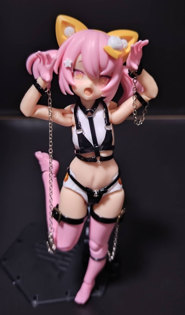 エナメルビキニ＋ハーネス手首チェーン