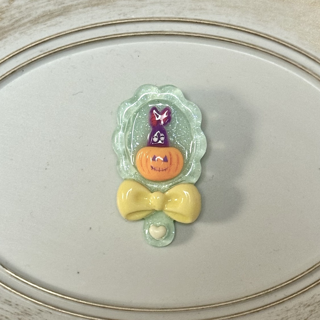 秋の谷ブローチ