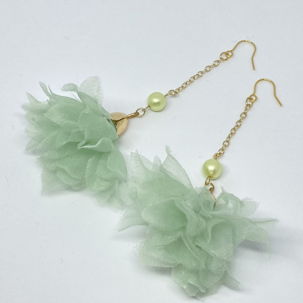 フラワーシフォンタッセルピアス