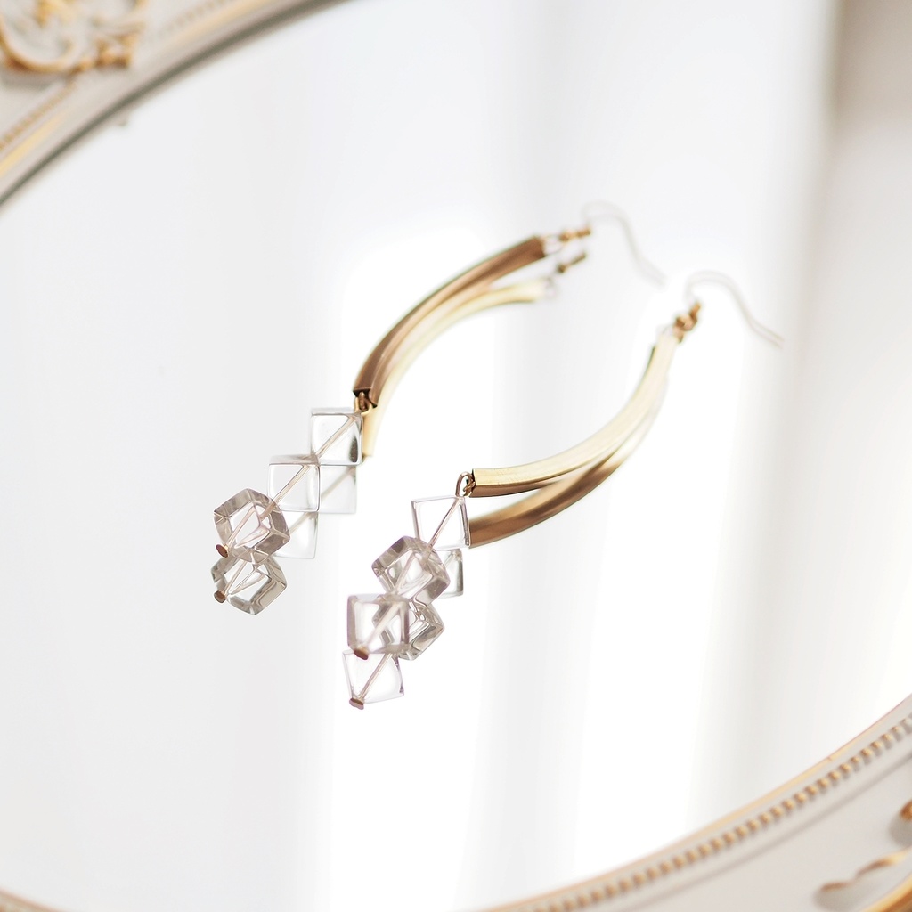 スクエアガラスとウェーブチューブピアス【イヤリング変更可】