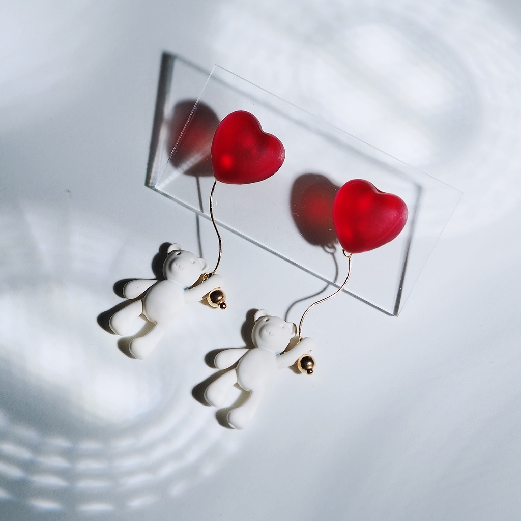 しろくまと赤い風船ピアス 【イヤリング変更可】