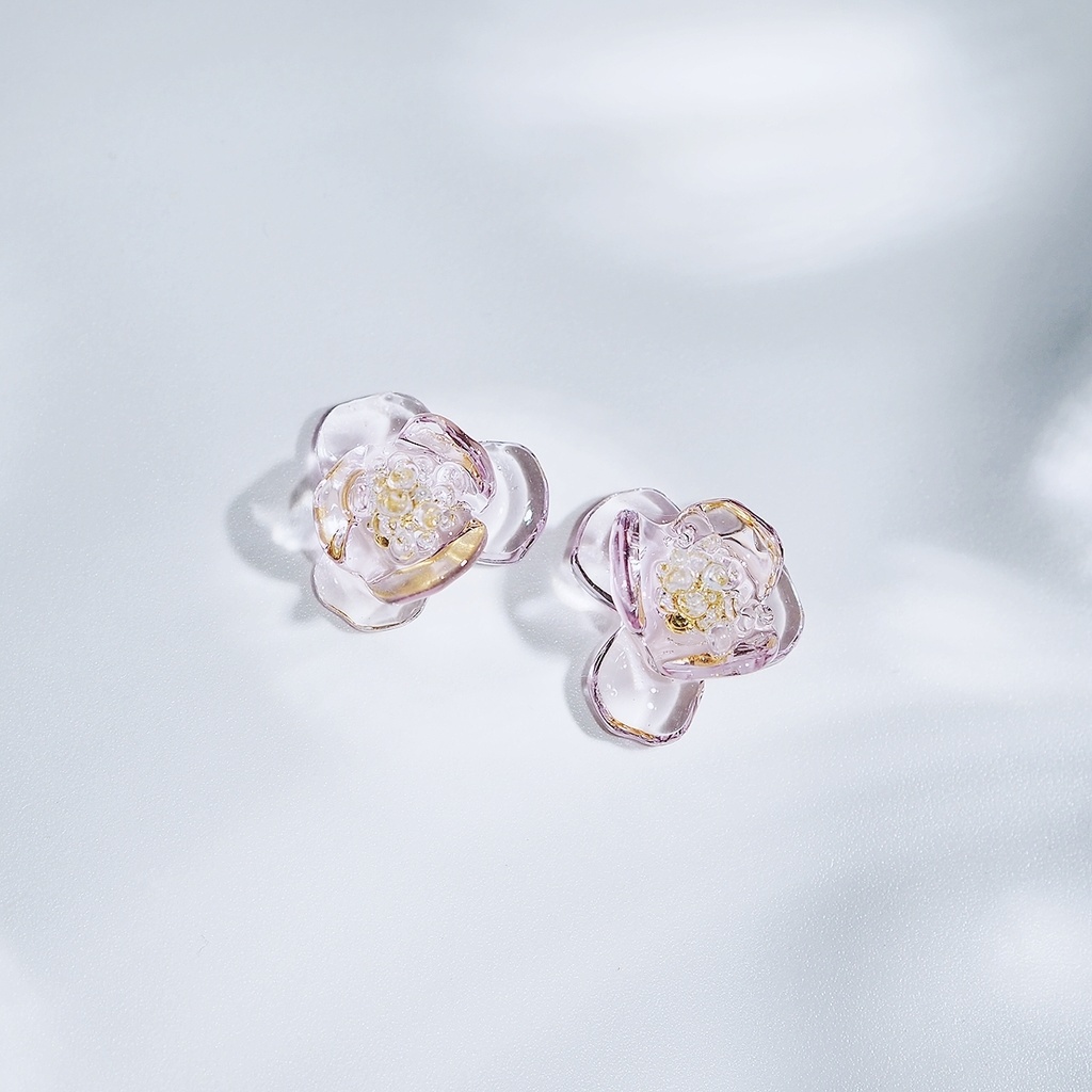 透け感ピンクのお花ピアス【イヤリング変更可】