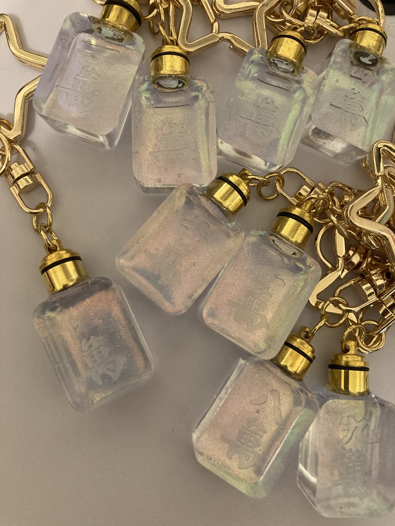 光る!麻雀牌キーホルダー(萬子・ゴールド)