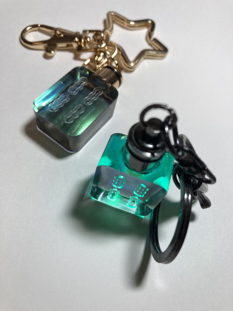 光る!麻雀牌キーホルダー(緑)