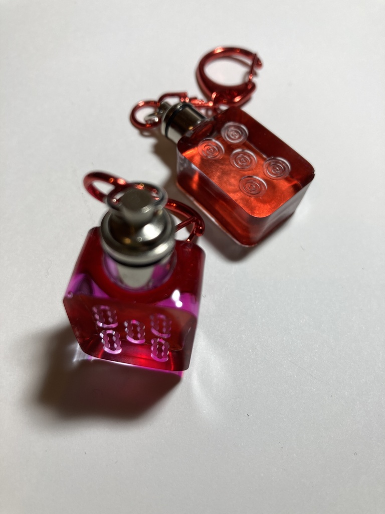 光る!麻雀牌キーホルダー(赤)