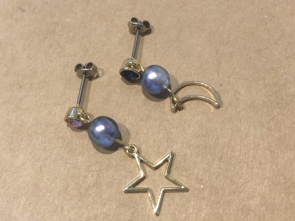 自陣グッズ　月と星　［ピアス］