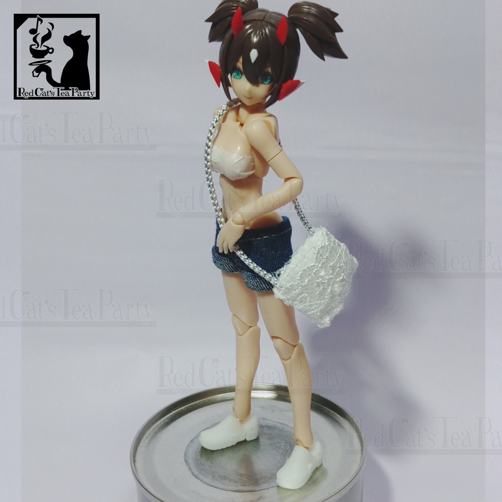 白いレースのポーチ