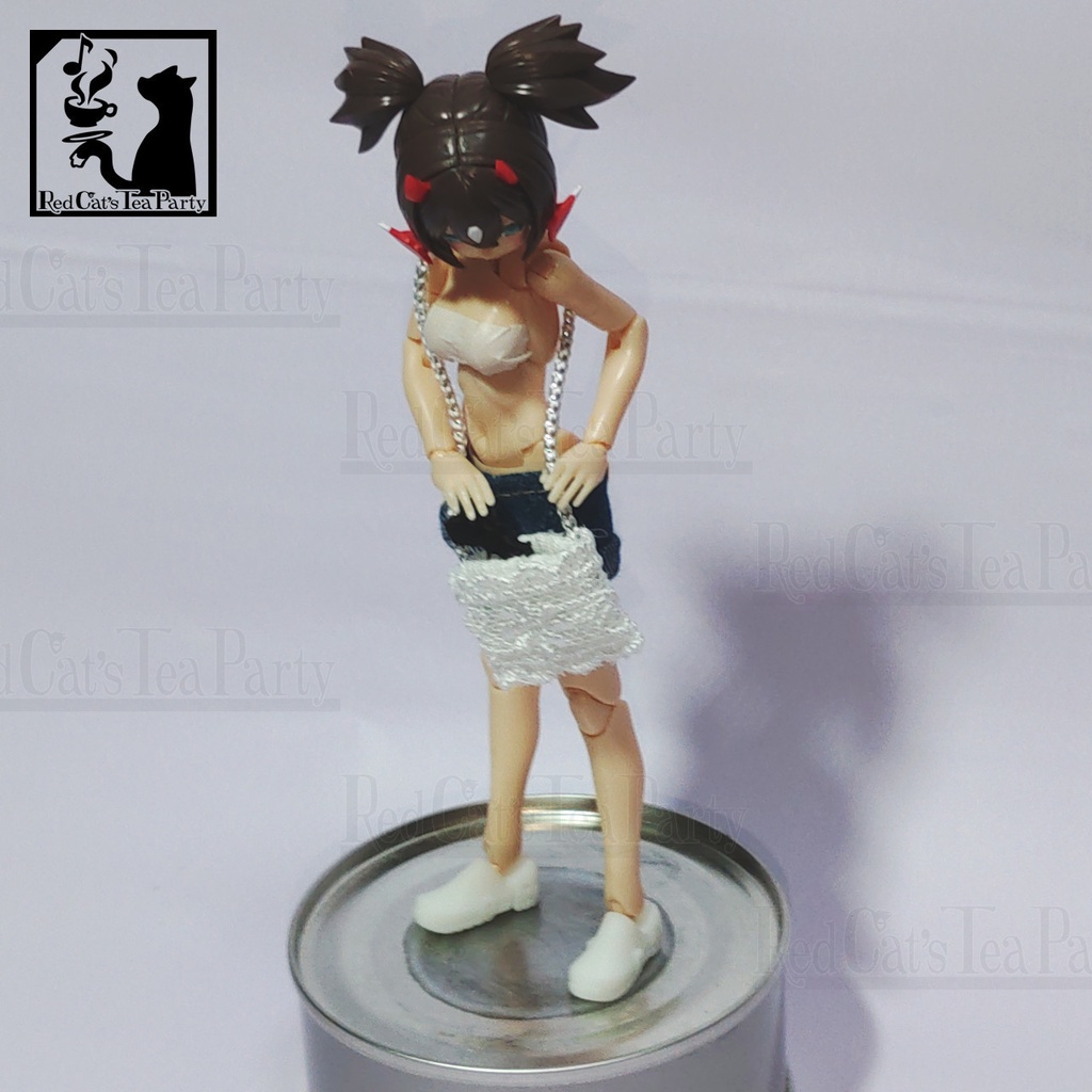 白いレースのポーチ