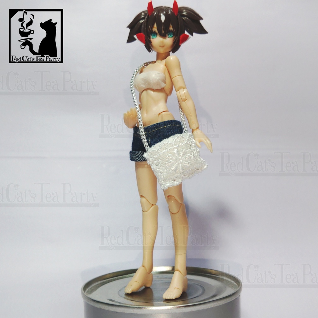 白いレースのポーチ