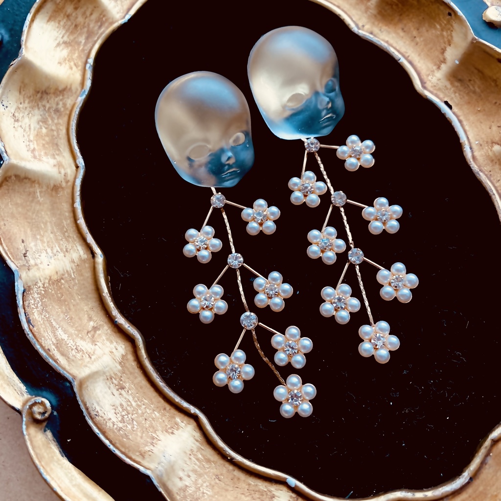 お花の脊髄のふたごピアスとイヤリング