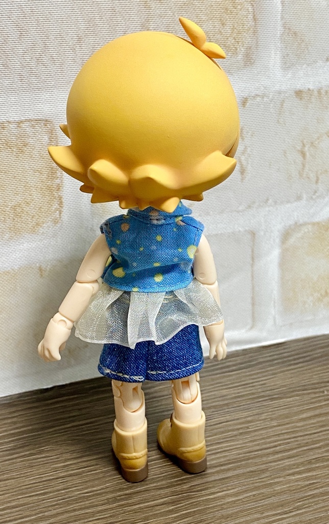 フリル付きシャツ