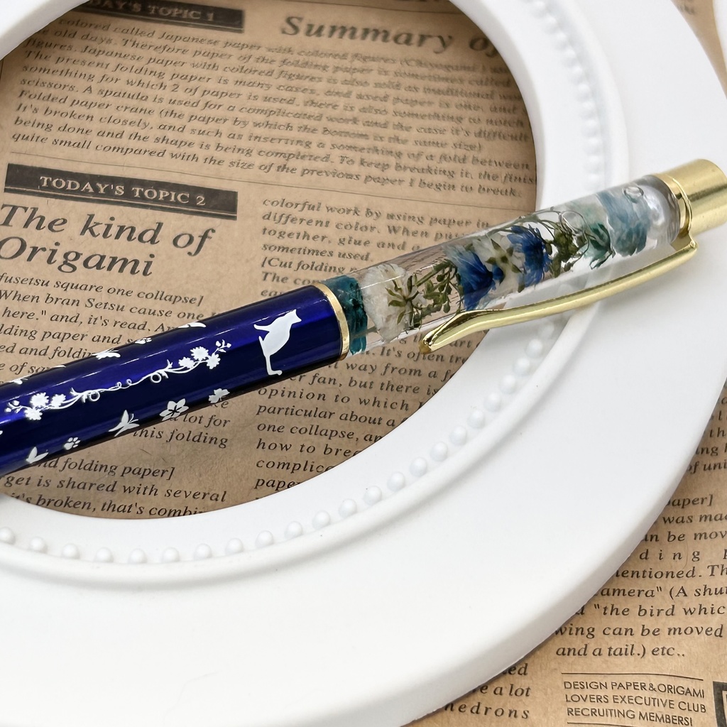 猫柄ハーバリウムボールペン 本体濃い青×青ハンドメイド ドライフラワー 文房具 筆記用具 プレゼント 推し活 推しカラー