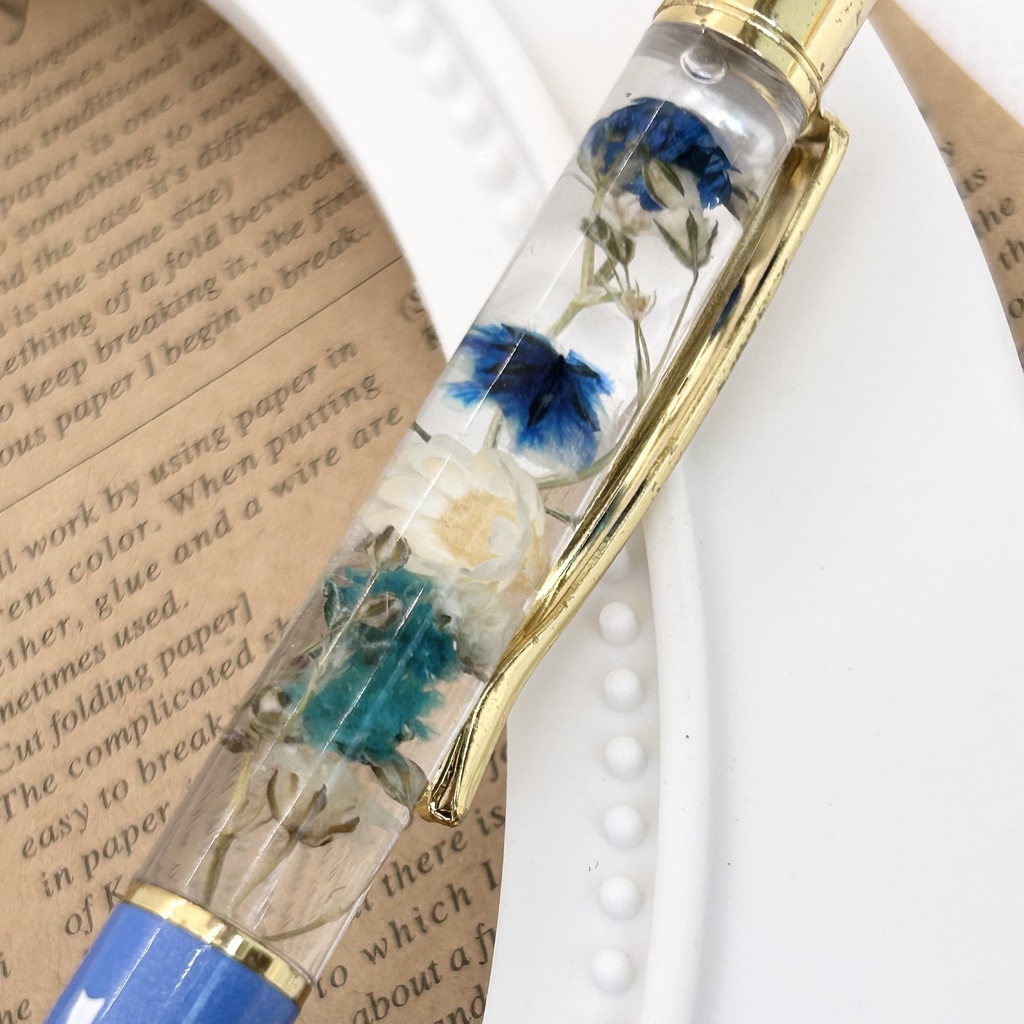 猫柄ハーバリウムボールペン 本体青×青ハンドメイド ドライフラワー 文房具 筆記用具 プレゼント 推し活 推しカラー