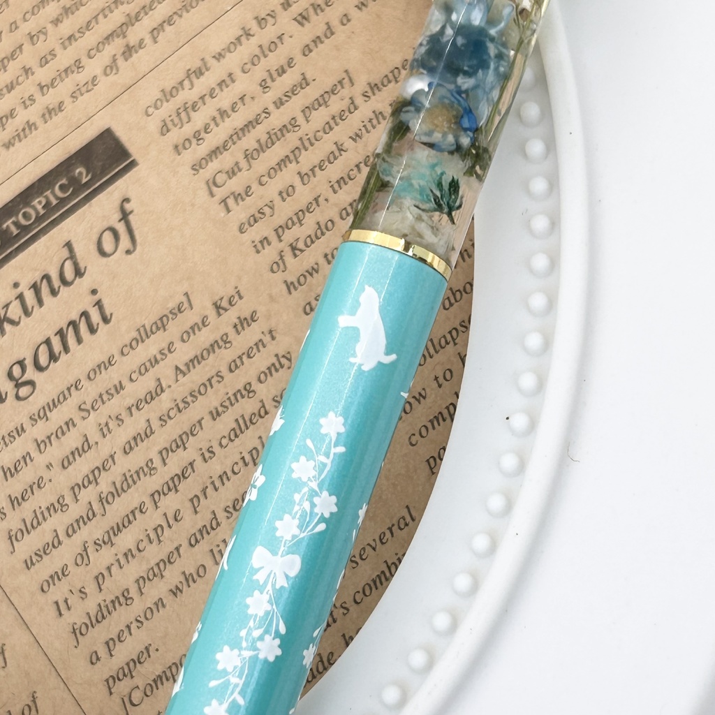 猫柄ハーバリウムボールペン 本体水色×青ハンドメイド ドライフラワー 文房具 筆記用具 プレゼント 推し活 推しカラー
