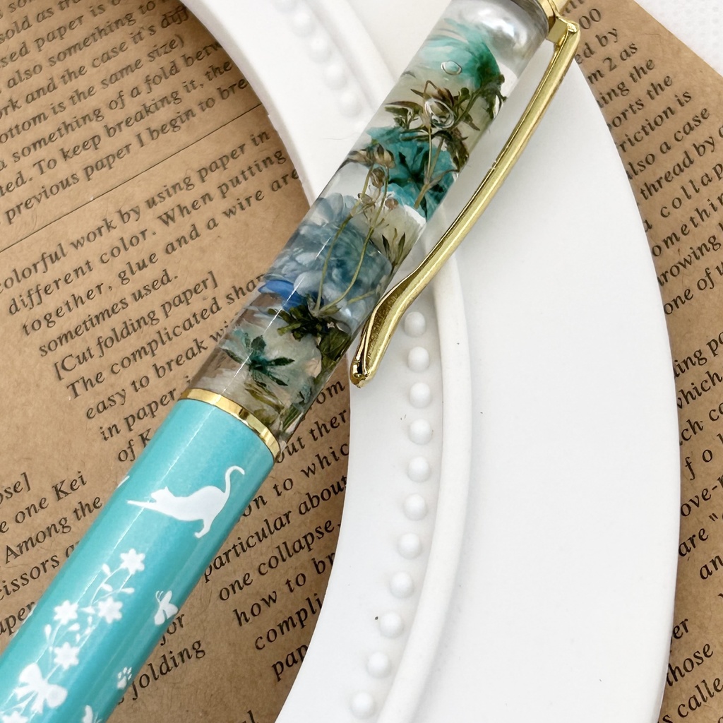 猫柄ハーバリウムボールペン 本体水色×青ハンドメイド ドライフラワー 文房具 筆記用具 プレゼント 推し活 推しカラー
