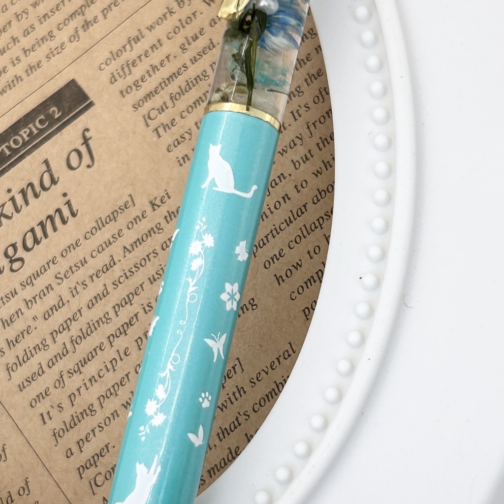 猫柄ハーバリウムボールペン 本体水色×青ハンドメイド ドライフラワー 文房具 筆記用具 プレゼント 推し活 推しカラー