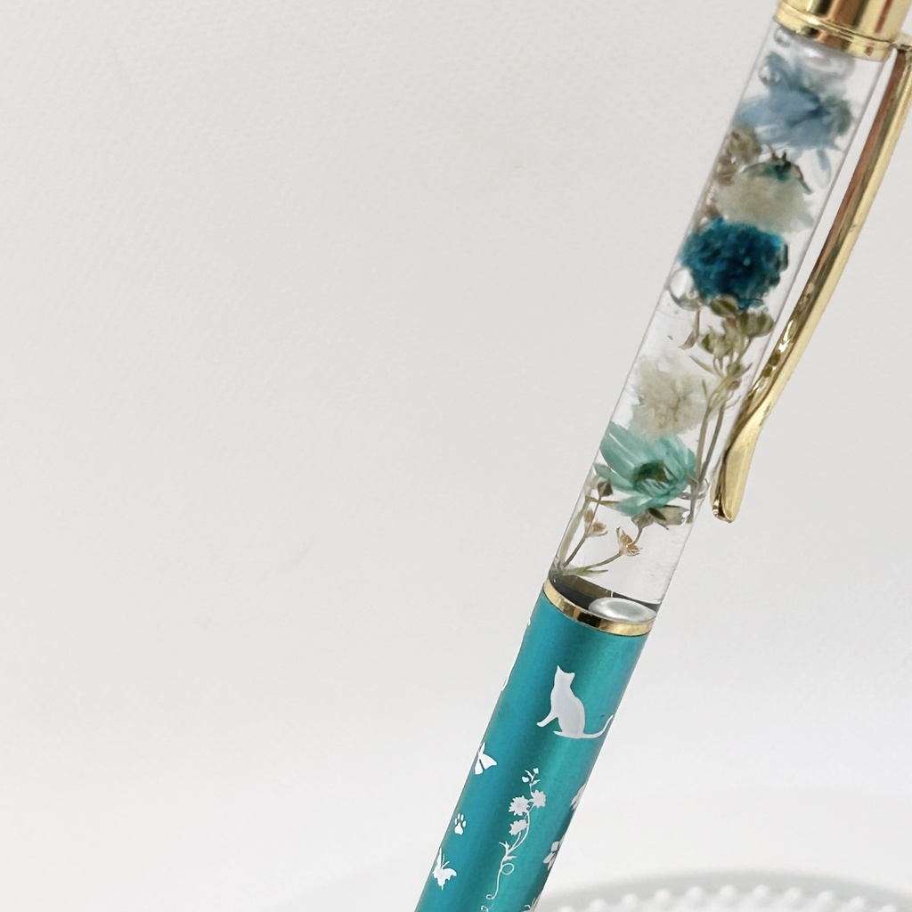 猫柄ハーバリウムボールペン 本体メタリックシアン×青ハンドメイド ドライフラワー 文房具 筆記用具 プレゼント 推し活 推しカラー