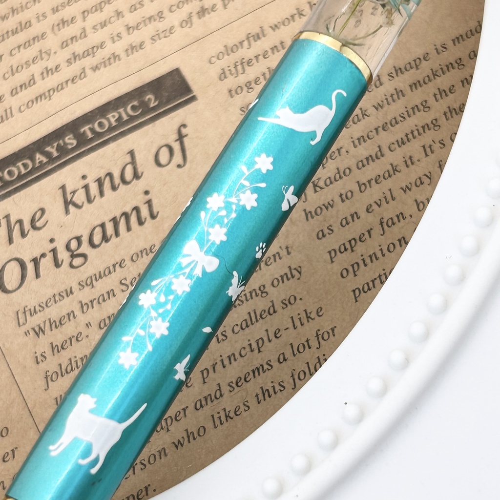 猫柄ハーバリウムボールペン 本体メタリックシアン×青ハンドメイド ドライフラワー 文房具 筆記用具 プレゼント 推し活 推しカラー