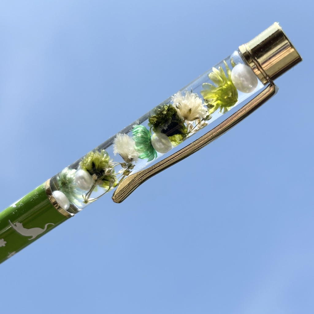 猫柄ハーバリウムボールペン 本体黄緑×緑ハンドメイド ドライフラワー 文房具 筆記用具 プレゼント 推し活 推しカラー