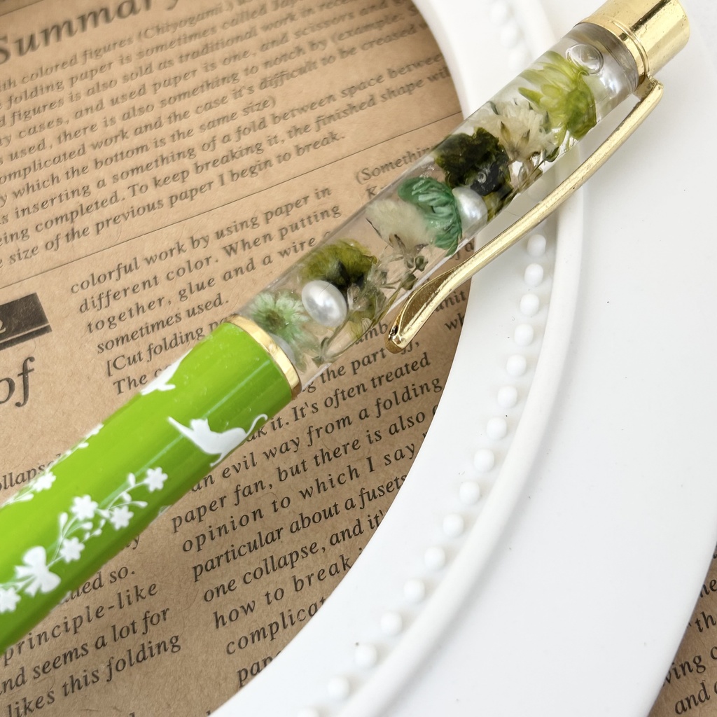 猫柄ハーバリウムボールペン 本体黄緑×緑ハンドメイド ドライフラワー 文房具 筆記用具 プレゼント 推し活 推しカラー