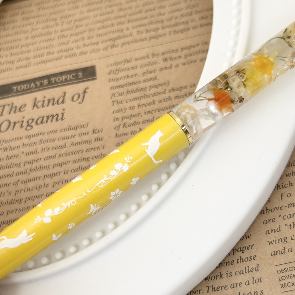 猫柄ハーバリウムボールペン 本体黄色×黄色ハンドメイド ドライフラワー 文房具 筆記用具 プレゼント 推し活 推しカラー