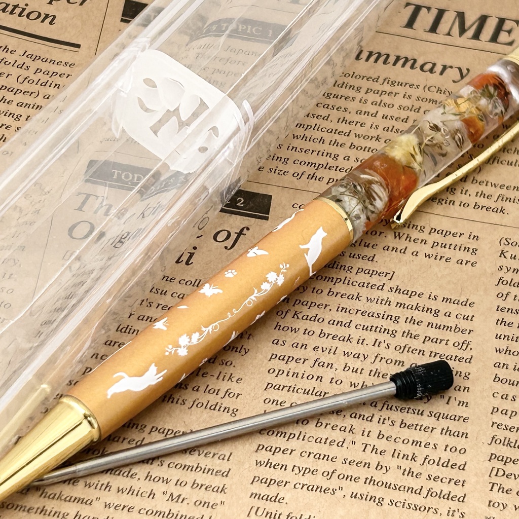 猫柄ハーバリウムボールペン 本体茶色×オレンジ系ハンドメイド ドライフラワー 文房具 筆記用具 プレゼント 推し活 推しカラー