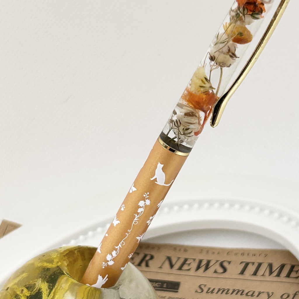 猫柄ハーバリウムボールペン 本体茶色×オレンジ系ハンドメイド ドライフラワー 文房具 筆記用具 プレゼント 推し活 推しカラー