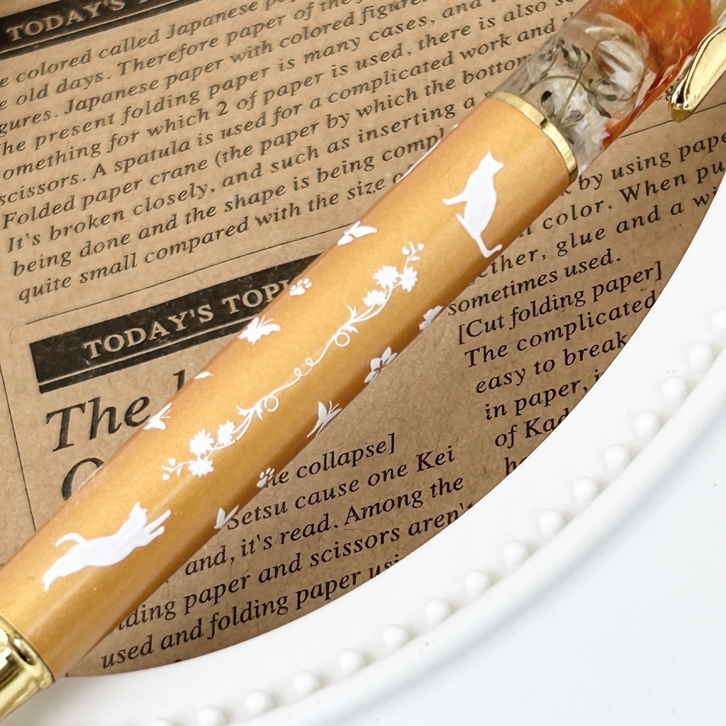 猫柄ハーバリウムボールペン 本体茶色×オレンジ系ハンドメイド ドライフラワー 文房具 筆記用具 プレゼント 推し活 推しカラー