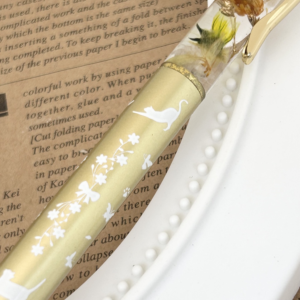 猫柄ハーバリウムボールペン 本体シャンパンゴールド×黄色ハンドメイド ドライフラワー 文房具 プレゼント 推し活 推しカラー