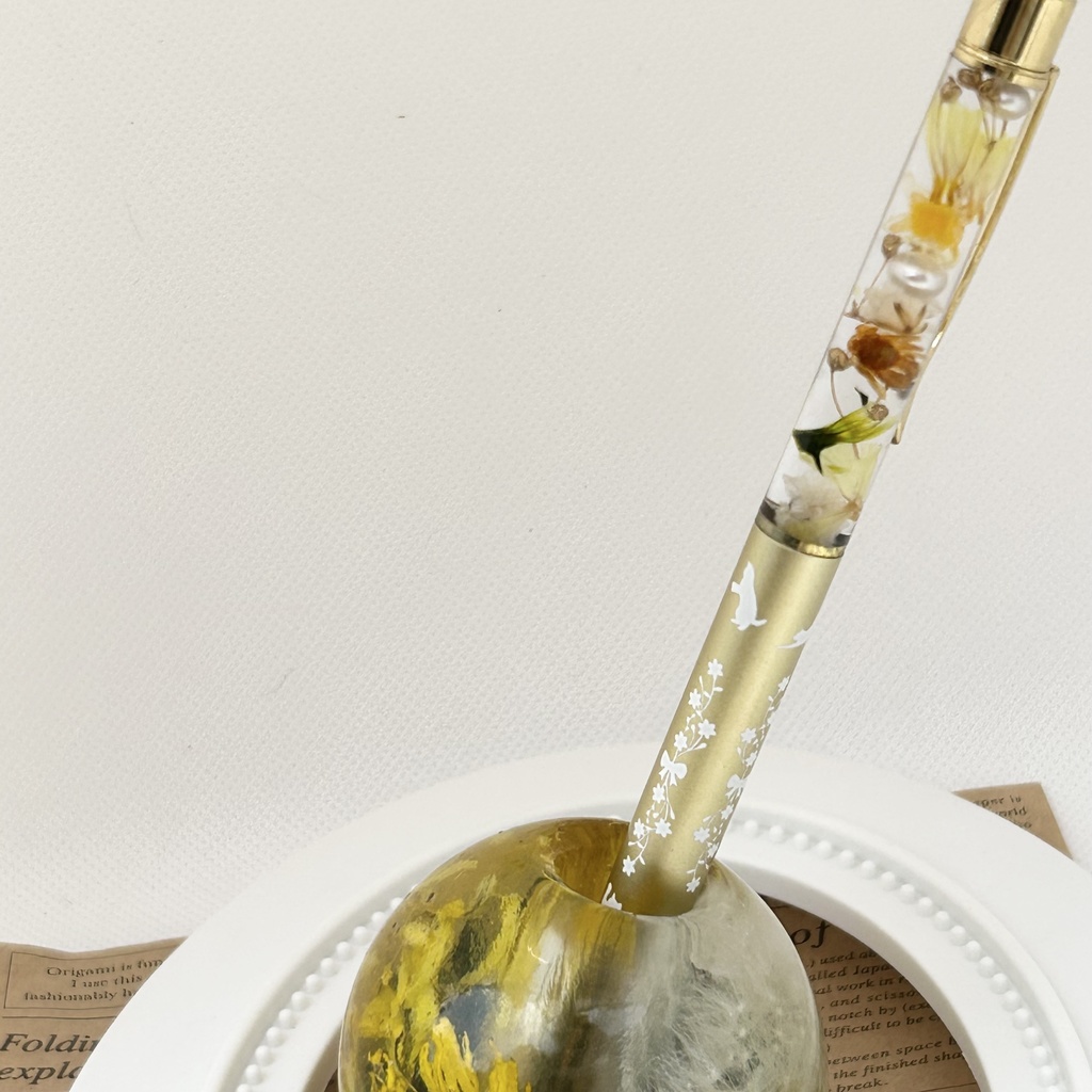 猫柄ハーバリウムボールペン 本体シャンパンゴールド×黄色ハンドメイド ドライフラワー 文房具 プレゼント 推し活 推しカラー
