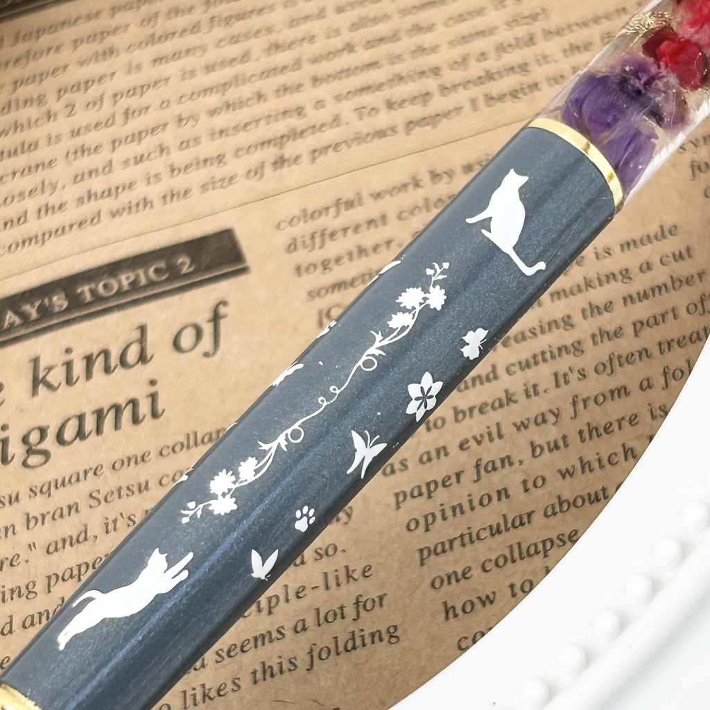 猫柄ハーバリウムボールペン 本体シルバー×紫ピンクハンドメイド ドライフラワー 文房具 筆記用具 プレゼント 推し活 推しカラー