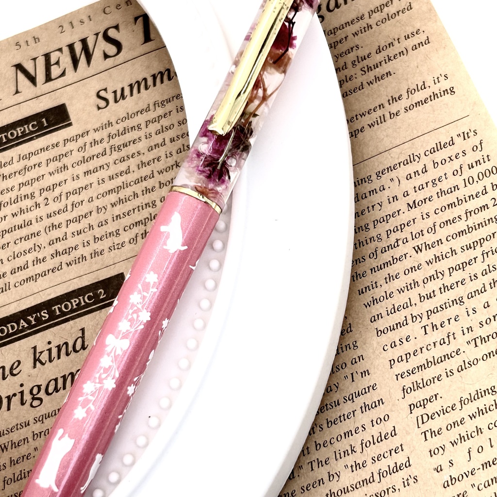 猫柄ハーバリウムボールペン 本体シルバー×紫ピンクハンドメイド ドライフラワー 文房具 筆記用具 プレゼント 推し活 推しカラー