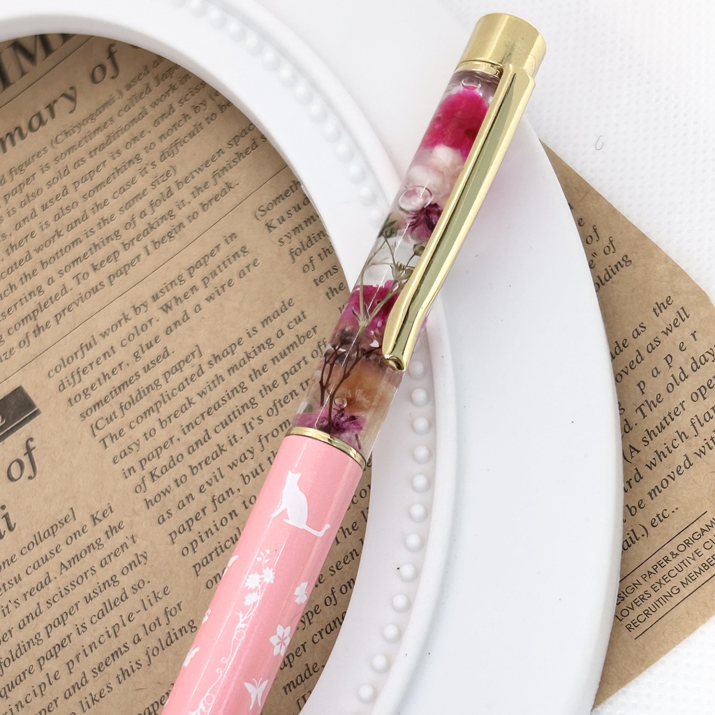 猫柄ハーバリウムボールペン 本体薄ピンク×ピンクハンドメイド ドライフラワー 文房具 筆記用具 プレゼント 推し活 推しカラー