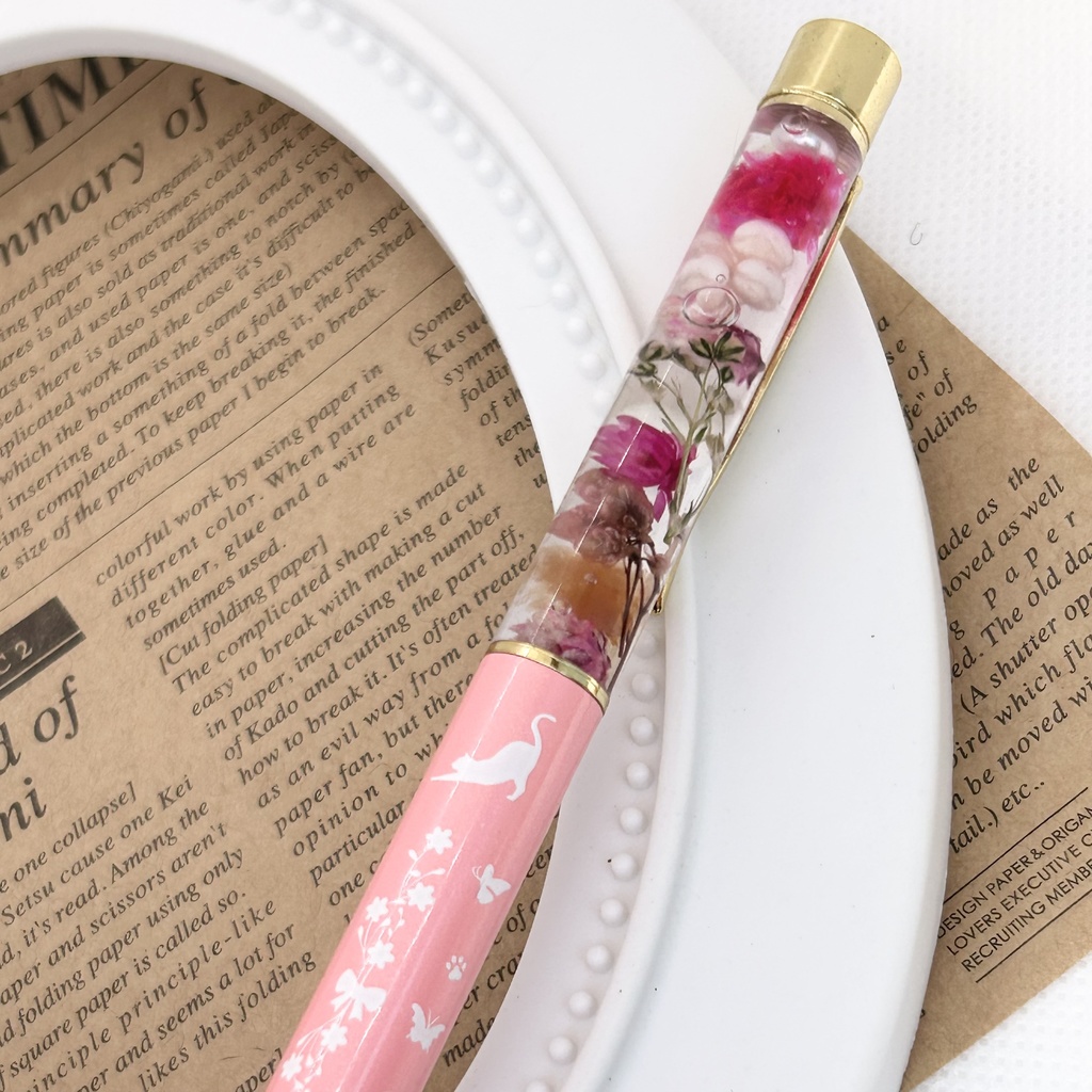 猫柄ハーバリウムボールペン 本体薄ピンク×ピンクハンドメイド ドライフラワー 文房具 筆記用具 プレゼント 推し活 推しカラー