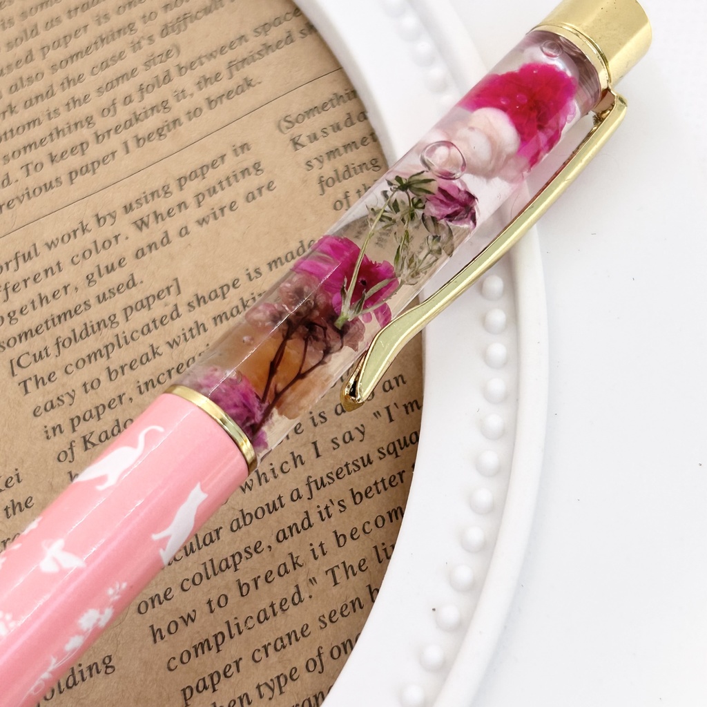 猫柄ハーバリウムボールペン 本体薄ピンク×ピンクハンドメイド ドライフラワー 文房具 筆記用具 プレゼント 推し活 推しカラー