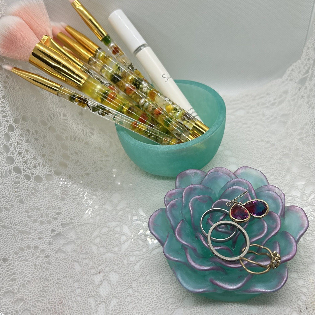 エケベリア風小物入れ緑×薄ピンクA アクセサリーケース インテリア 多肉植物 置物 プレゼントや贈り物に 2液レジン ハンドメイド