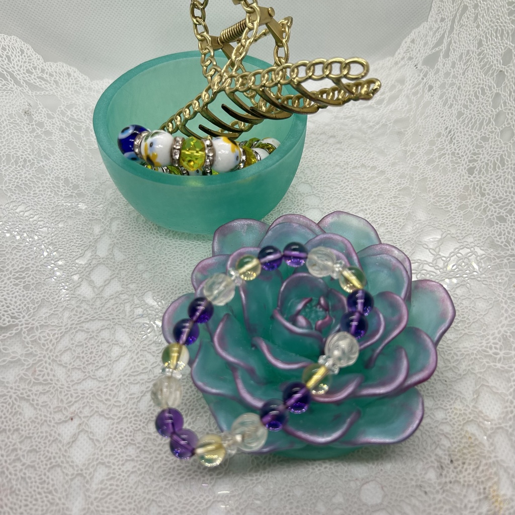 エケベリア風小物入れ緑×薄ピンクA アクセサリーケース インテリア 多肉植物 置物 プレゼントや贈り物に 2液レジン ハンドメイド