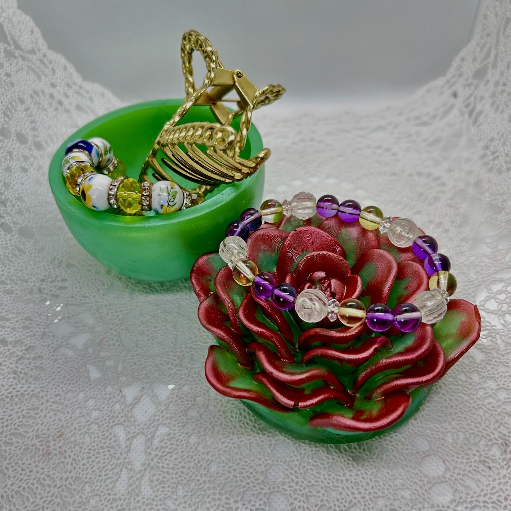 エケベリア風小物入黄緑×ワインレッドCアクセサリーケース インテリア 多肉植物 置物 プレゼントや贈り物に2液レジン ハンドメイド