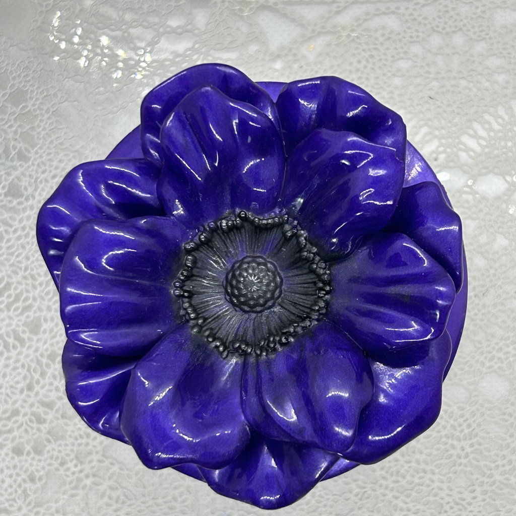 アネモネ風小物入れ紫 アクセサリーケース ハンドメイド2液レジン植物インテリア 置物 プレゼントや贈り物に2液レジン ハンドメイド