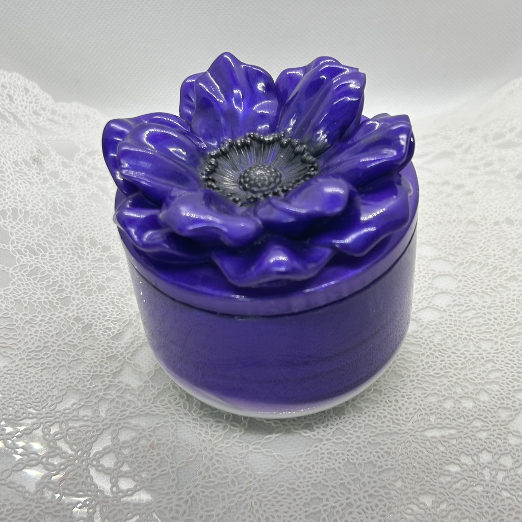 アネモネ風小物入れ紫 アクセサリーケース ハンドメイド2液レジン植物インテリア 置物 プレゼントや贈り物に2液レジン ハンドメイド