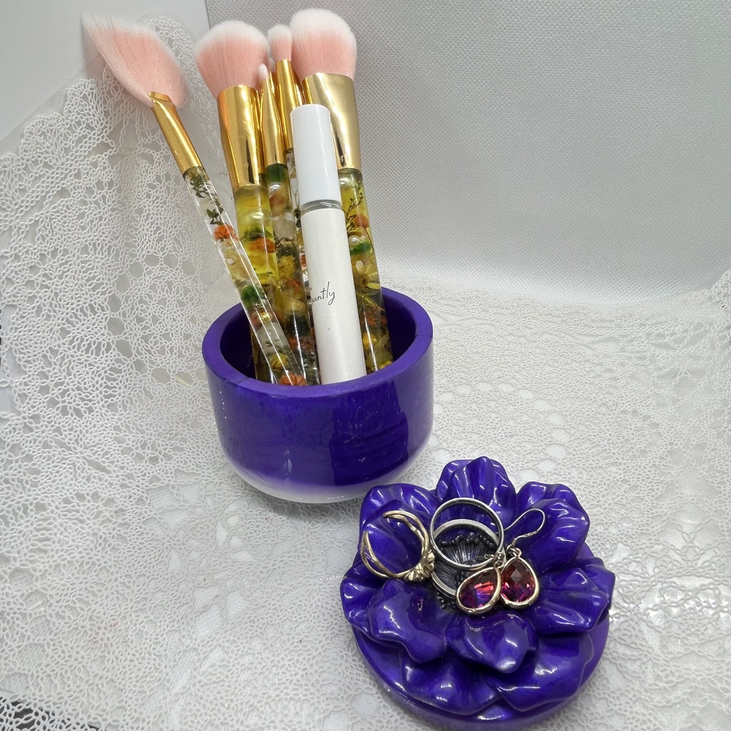 アネモネ風小物入れ紫 アクセサリーケース ハンドメイド2液レジン植物インテリア 置物 プレゼントや贈り物に2液レジン ハンドメイド