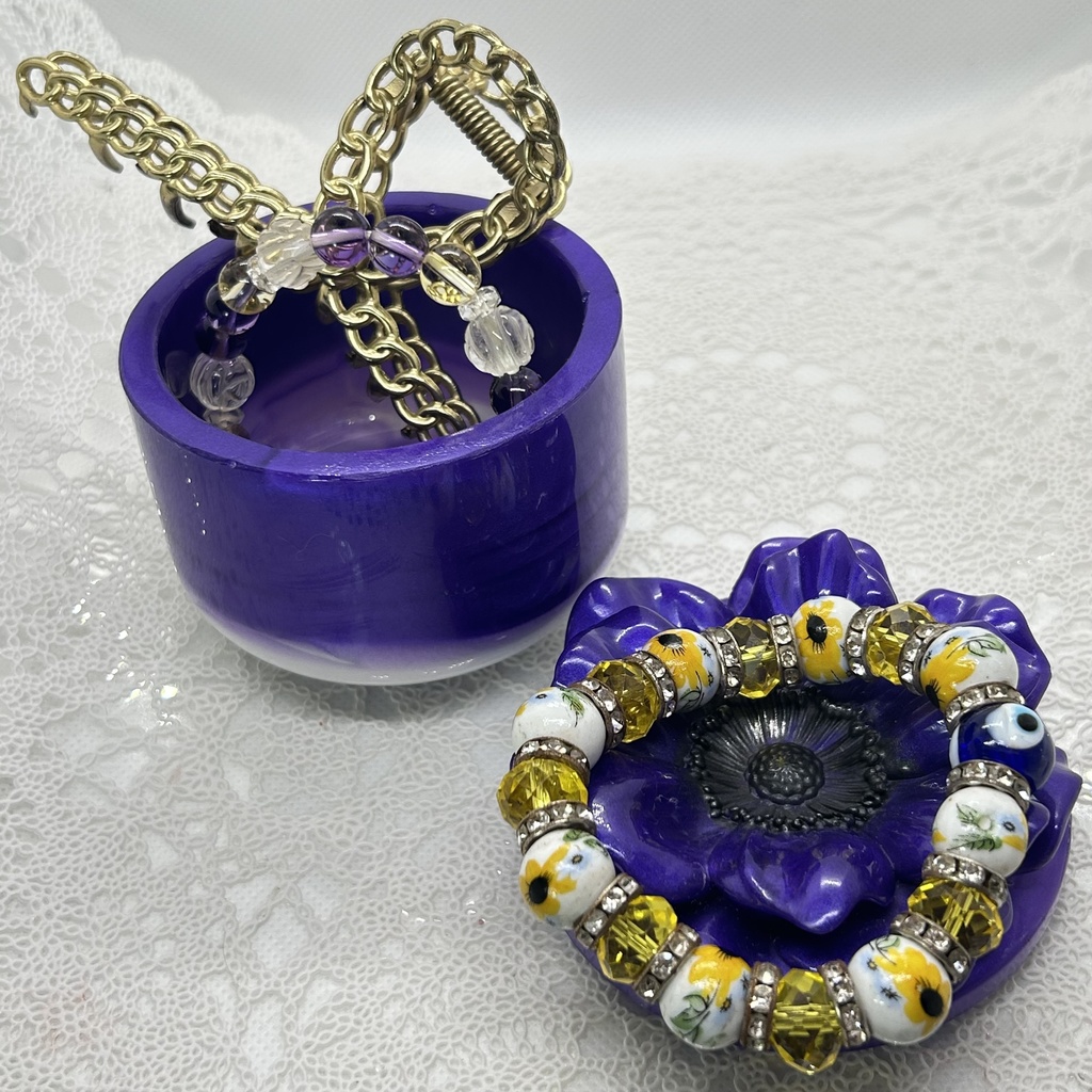 アネモネ風小物入れ紫 アクセサリーケース ハンドメイド2液レジン植物インテリア 置物 プレゼントや贈り物に2液レジン ハンドメイド