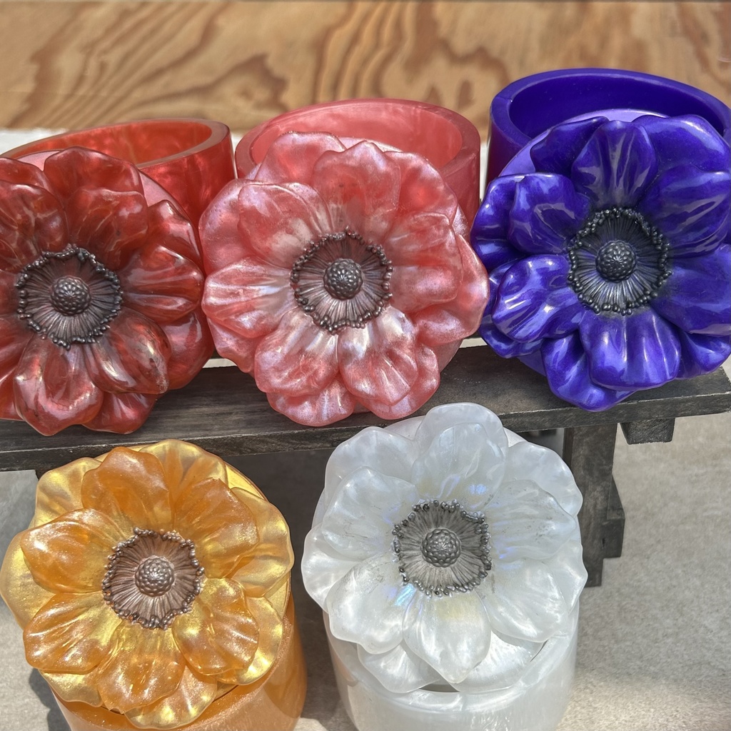 アネモネ風小物入れ赤アクセサリーケース ハンドメイド2液レジン植物インテリア 置物 プレゼントや贈り物に2液レジン ハンドメイド