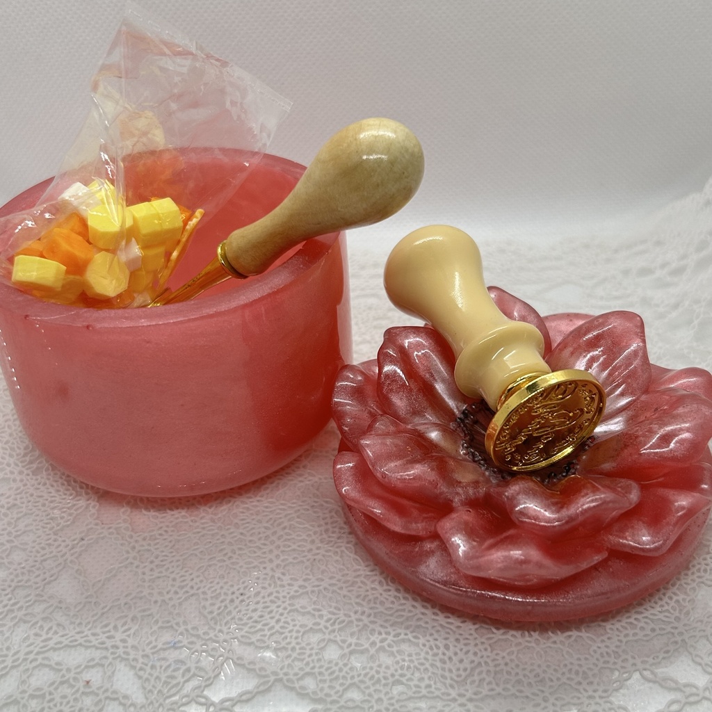 アネモネ風小物入れ濃いピンクアクセサリーケース ハンドメイド2液レジンインテリア 置物プレゼントや贈り物に2液レジン ハンドメイド