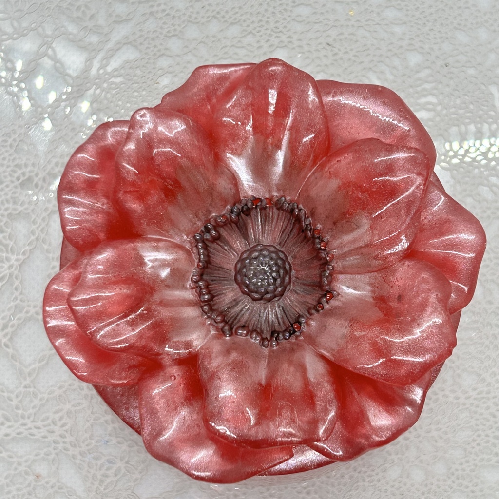 アネモネ風小物入れ濃いピンクアクセサリーケース ハンドメイド2液レジンインテリア 置物プレゼントや贈り物に2液レジン ハンドメイド