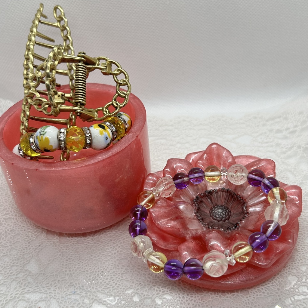 アネモネ風小物入れ濃いピンクアクセサリーケース ハンドメイド2液レジンインテリア 置物プレゼントや贈り物に2液レジン ハンドメイド