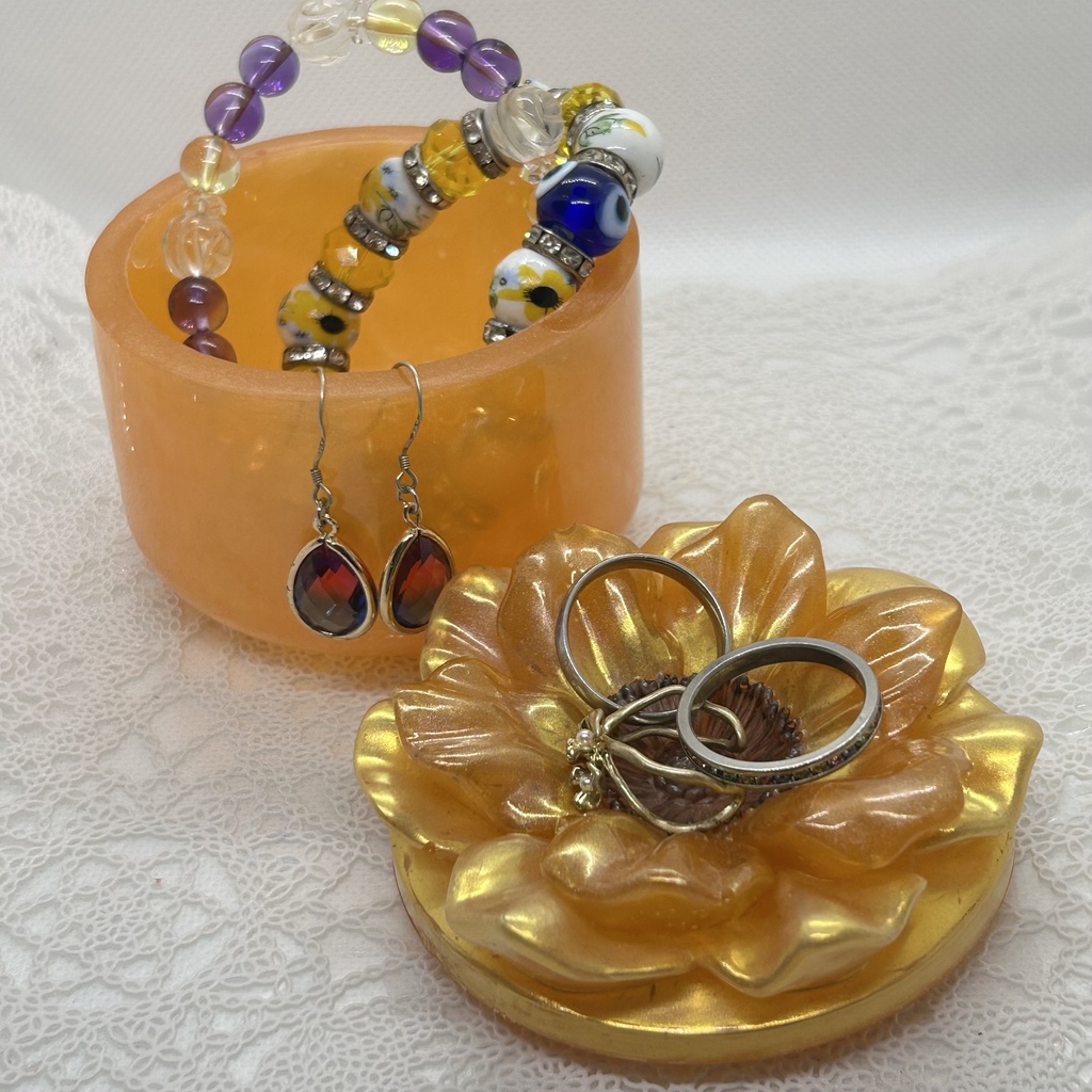 アネモネ風小物入れオレンジアクセサリーケース ハンドメイド2液レジンインテリア 置物プレゼントや贈り物に2液レジン ハンドメイド