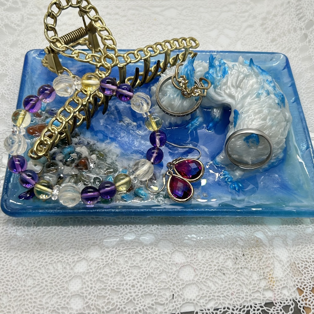 眠り狼は海辺の夢を見る アクセサリートレー ピアス イヤリング 収納 小物入れ メガネスタンド スマホスタンド2液レジン青推し色