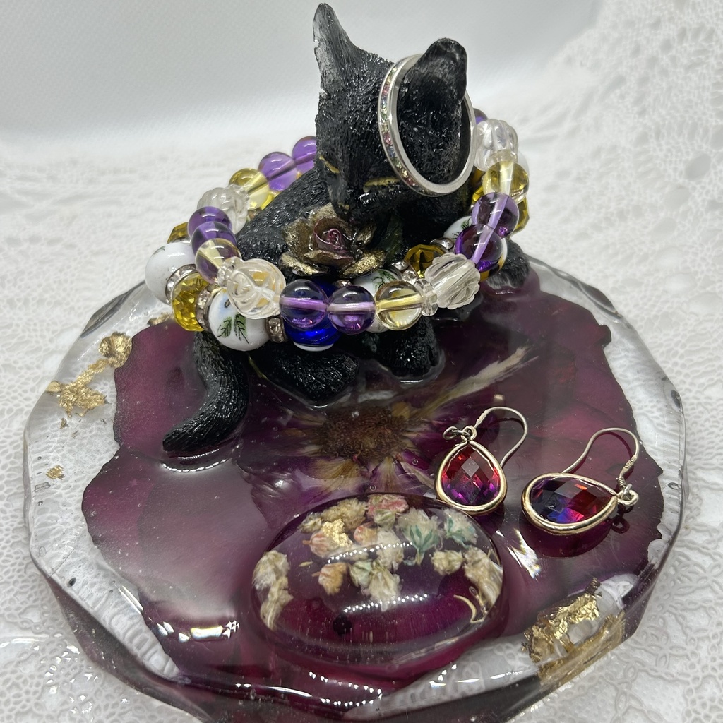 眠り猫は華やかなバラの夢を見る バラ黒猫のアクセサリートレー スマホスタンド メガネスタンド 小物入れ ドライフラワー 赤