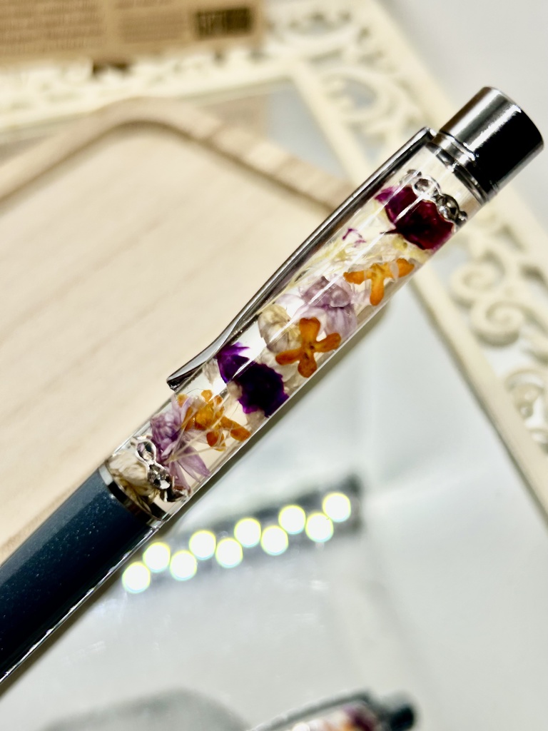 ①名前入れ可!キンモクセイ入りハーバリウムボールペン グレー×オレンジ紫 金具シルバー ハンドメイド 推し活おしゃれギフト